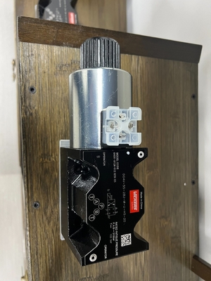 Confezione Dimensione 5,00 cm * 6,00 cm * 7,00 cm Valvola solenoide in ghisa Dg4V-3-6bl-M-U-H7-69-En124