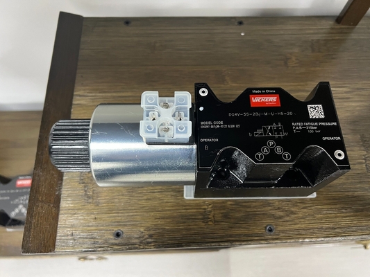 Valvola solenoide per pompa idraulica Dg4V-3-6c-M-H-H7-60-En210 Codice modello 6045319-001