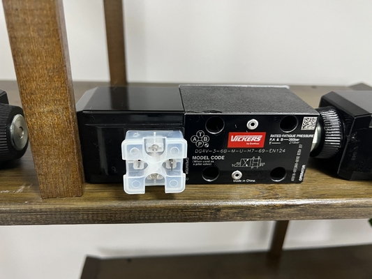 Industria Valvola solenoide Dg4V-3-2al-M-U-H7-69-En124 Ricambi idraulici