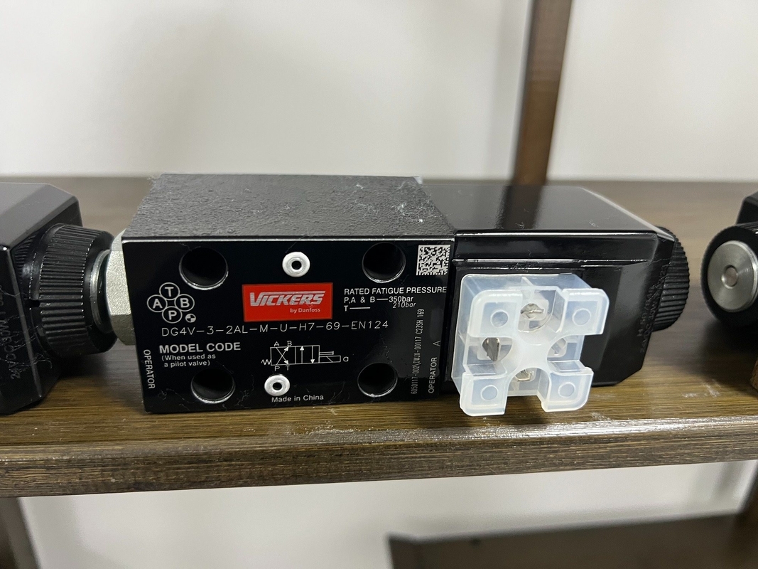 Industria Valvola solenoide Dg4V-3-2al-M-U-H7-69-En124 Ricambi idraulici